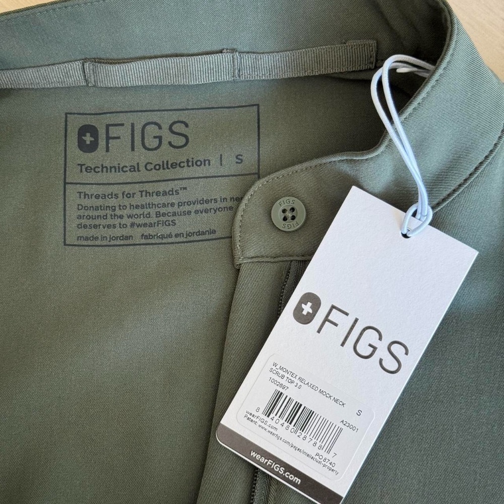 Figs Montex Relaxed Mock Neck Scrub Top in Moss, size small - Picture 8 of 9